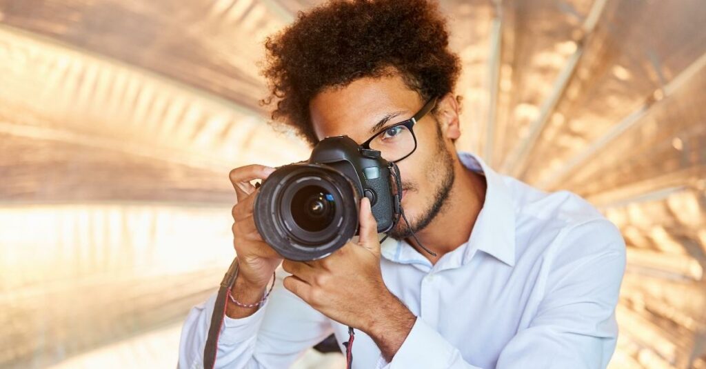 picture of a party photographer