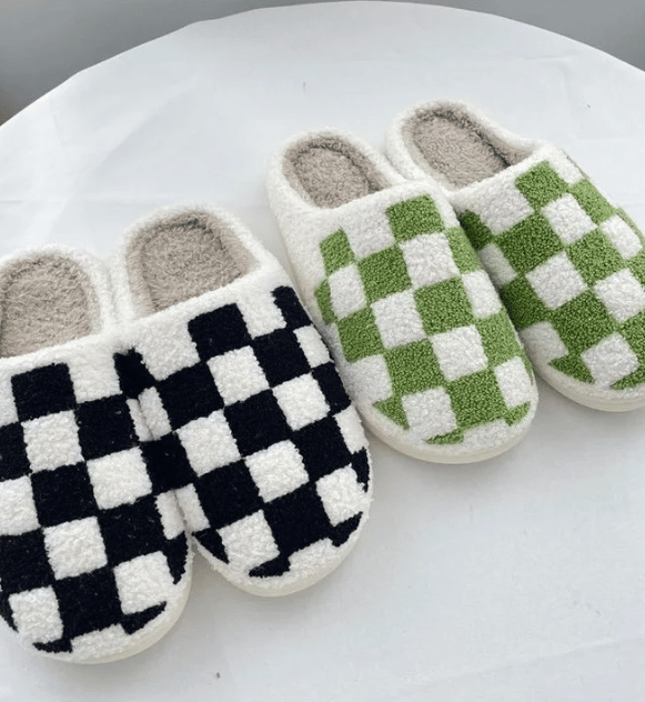 Checkered Indoor Slippers from Hihellooukiyo